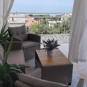 Nina Seaview Apartment