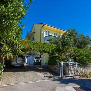 Vukelic Apartment